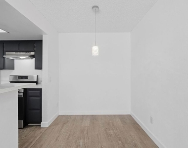 11015 Morrison Street - Photo Thumbnail 8