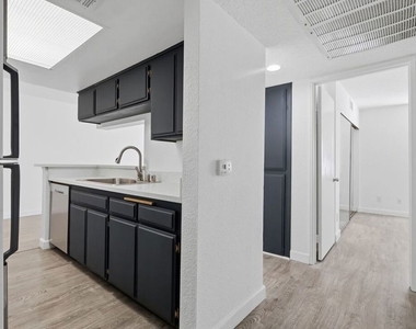 11015 Morrison Street - Photo Thumbnail 13
