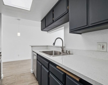 11015 Morrison Street - Photo Thumbnail 7