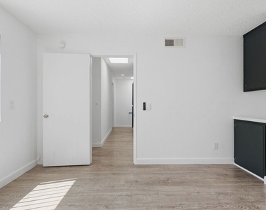 11015 Morrison Street - Photo Thumbnail 39