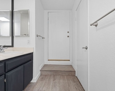 11015 Morrison Street - Photo Thumbnail 31