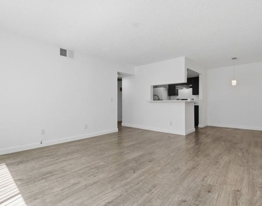 11015 Morrison Street - Photo Thumbnail 12