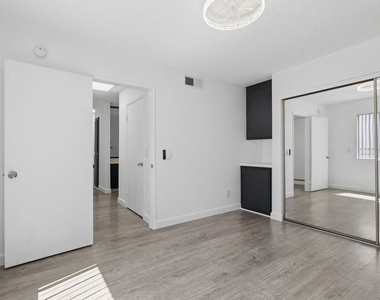 11015 Morrison Street - Photo Thumbnail 36