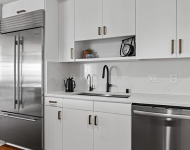 645 Front St - Photo Thumbnail 17