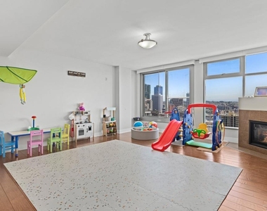 645 Front St - Photo Thumbnail 18