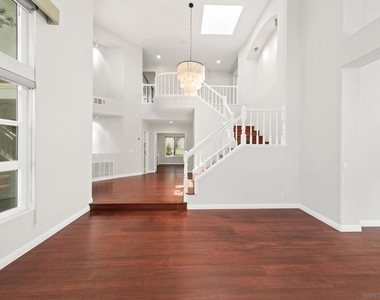 1068 Pacific Hill St - Photo Thumbnail 12