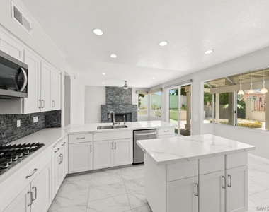 1068 Pacific Hill St - Photo Thumbnail 16