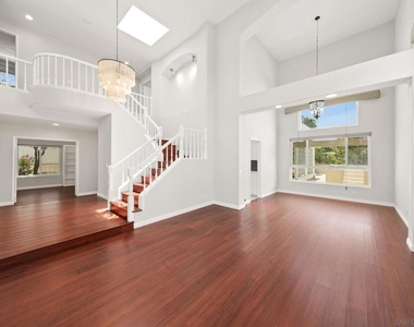 1068 Pacific Hill St - Photo Thumbnail 11