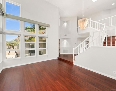 1068 Pacific Hill St - Photo Thumbnail 7