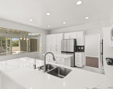 1068 Pacific Hill St - Photo Thumbnail 23