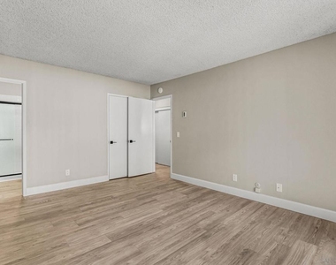 4225 Asher - Photo Thumbnail 9