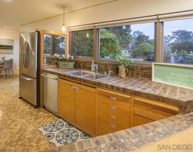 678 Orchid Ln - Photo Thumbnail 3