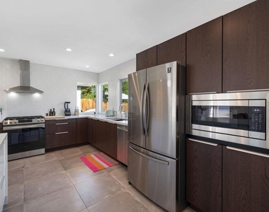70170 Sun Valley Drive - Photo Thumbnail 10