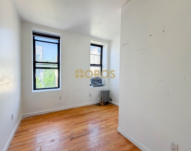 East 7th Street - Photo Thumbnail 2