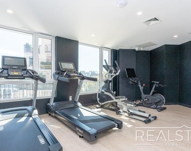 280 Meeker Avenue - Photo Thumbnail 10