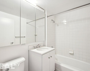 Chrystie St. - Photo Thumbnail 4
