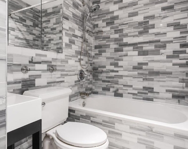 W 53rd St - Photo Thumbnail 5