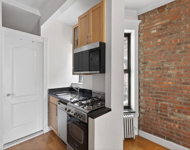 245 Mulberry St - Photo Thumbnail 2