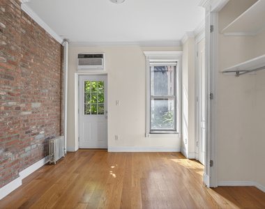 245 Mulberry St - Photo Thumbnail 1