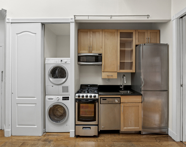 245 Mulberry St - Photo Thumbnail 1