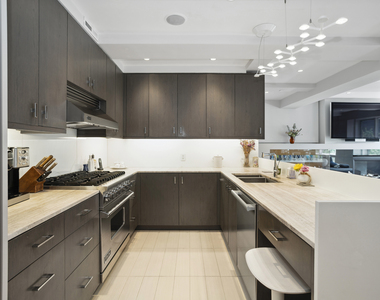 435 E 76th St - Photo Thumbnail 3