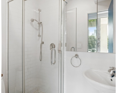 435 E 76th St - Photo Thumbnail 10