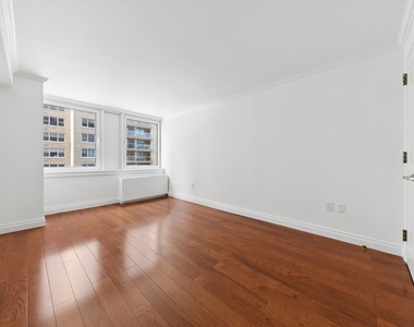 404 E 76th St - Photo Thumbnail 2