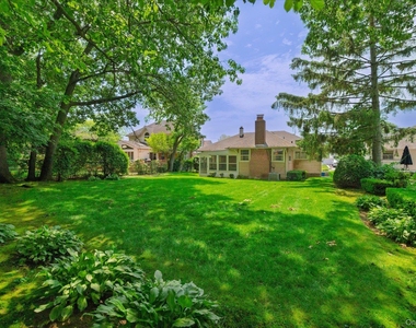 531 Surrey Place - Photo Thumbnail 19