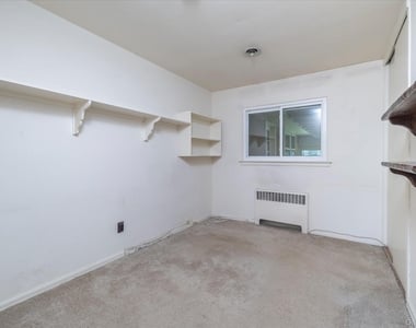 531 Surrey Place - Photo Thumbnail 14