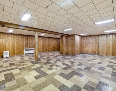531 Surrey Place - Photo Thumbnail 18