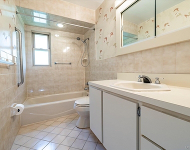 531 Surrey Place - Photo Thumbnail 16