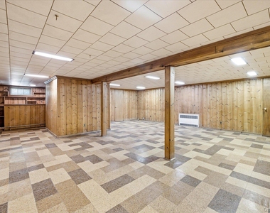 531 Surrey Place - Photo Thumbnail 17