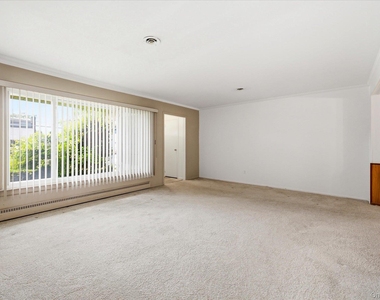 531 Surrey Place - Photo Thumbnail 5