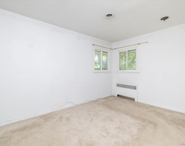 531 Surrey Place - Photo Thumbnail 15