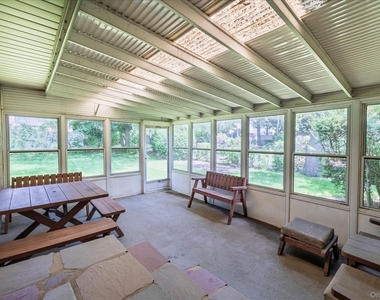 531 Surrey Place - Photo Thumbnail 7