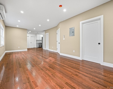 9210 104th Street - Photo Thumbnail 1