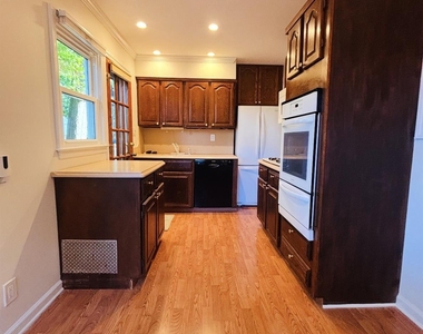 1526 Rhode Avenue - Photo Thumbnail 2