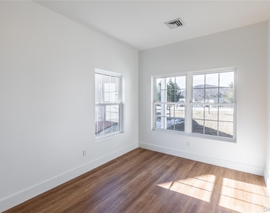 17 Hillside Road - Photo Thumbnail 6