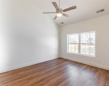 17 Hillside Road - Photo Thumbnail 5