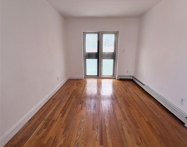 72-38 Calamus Avenue - Photo Thumbnail 3
