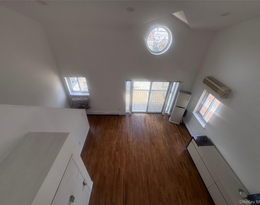 72-38 Calamus Avenue - Photo Thumbnail 12