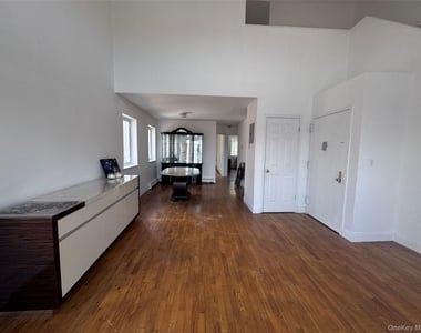72-38 Calamus Avenue - Photo Thumbnail 2