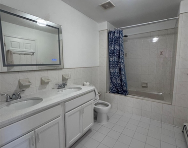 72-38 Calamus Avenue - Photo Thumbnail 10