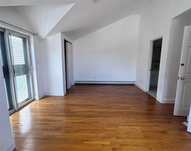 72-38 Calamus Avenue - Photo Thumbnail 8