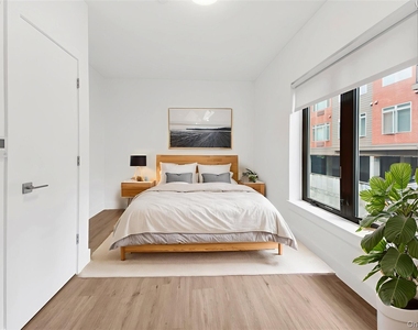 515 North Macquesten Parkway - Photo Thumbnail 8