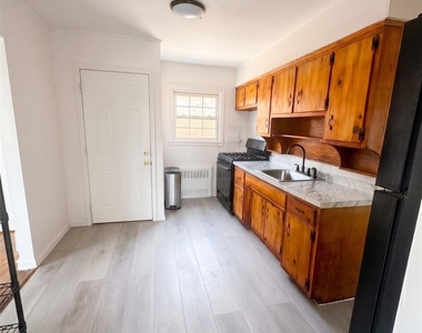 2711 Deerfield Road - Photo Thumbnail 11