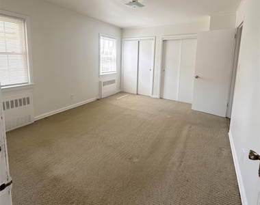 2711 Deerfield Road - Photo Thumbnail 5