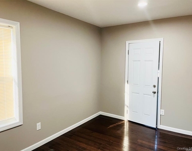 11 Grant Avenue - Photo Thumbnail 3