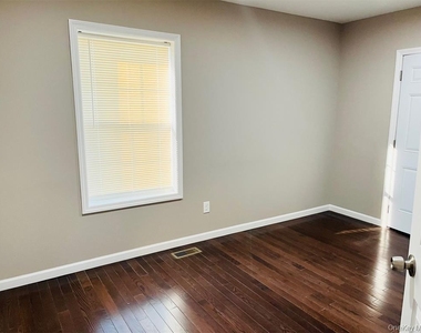 11 Grant Avenue - Photo Thumbnail 4