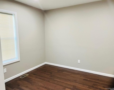 11 Grant Avenue - Photo Thumbnail 6